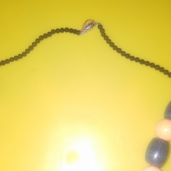 Coral statement necklace - Picture 3 of 6